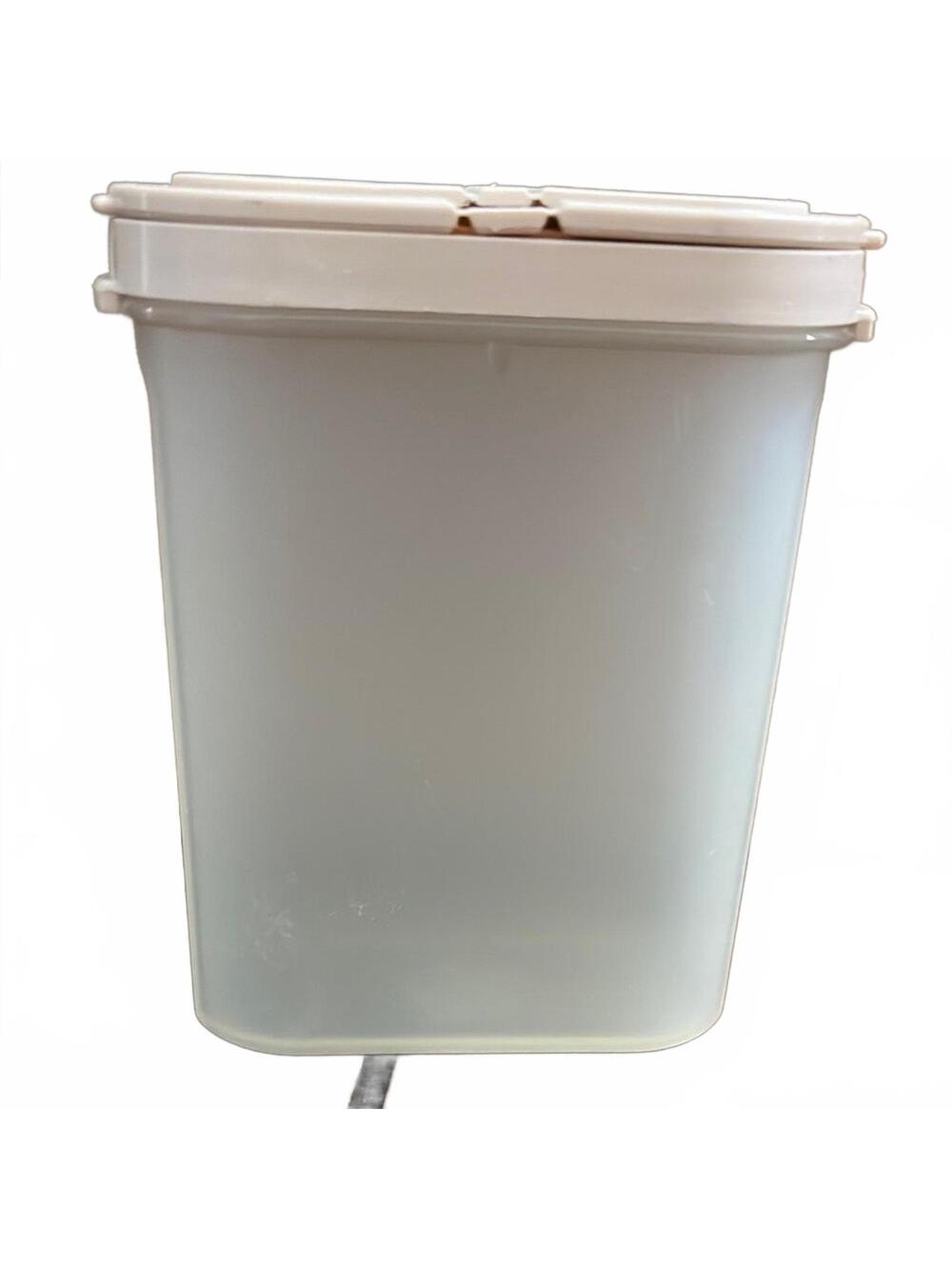 Tupperware Storage Container with Secure Lid 1846-17